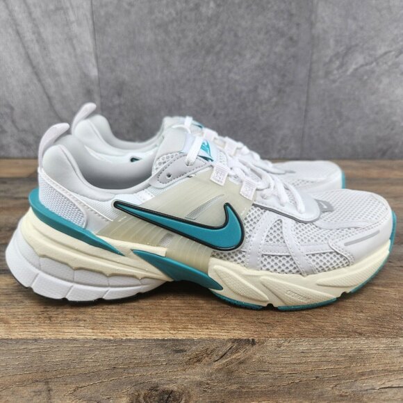 Nike V2K Run Size 8 Womens White Dusty Cactus Teal Running Casual Shoes - Picture 2 of 15